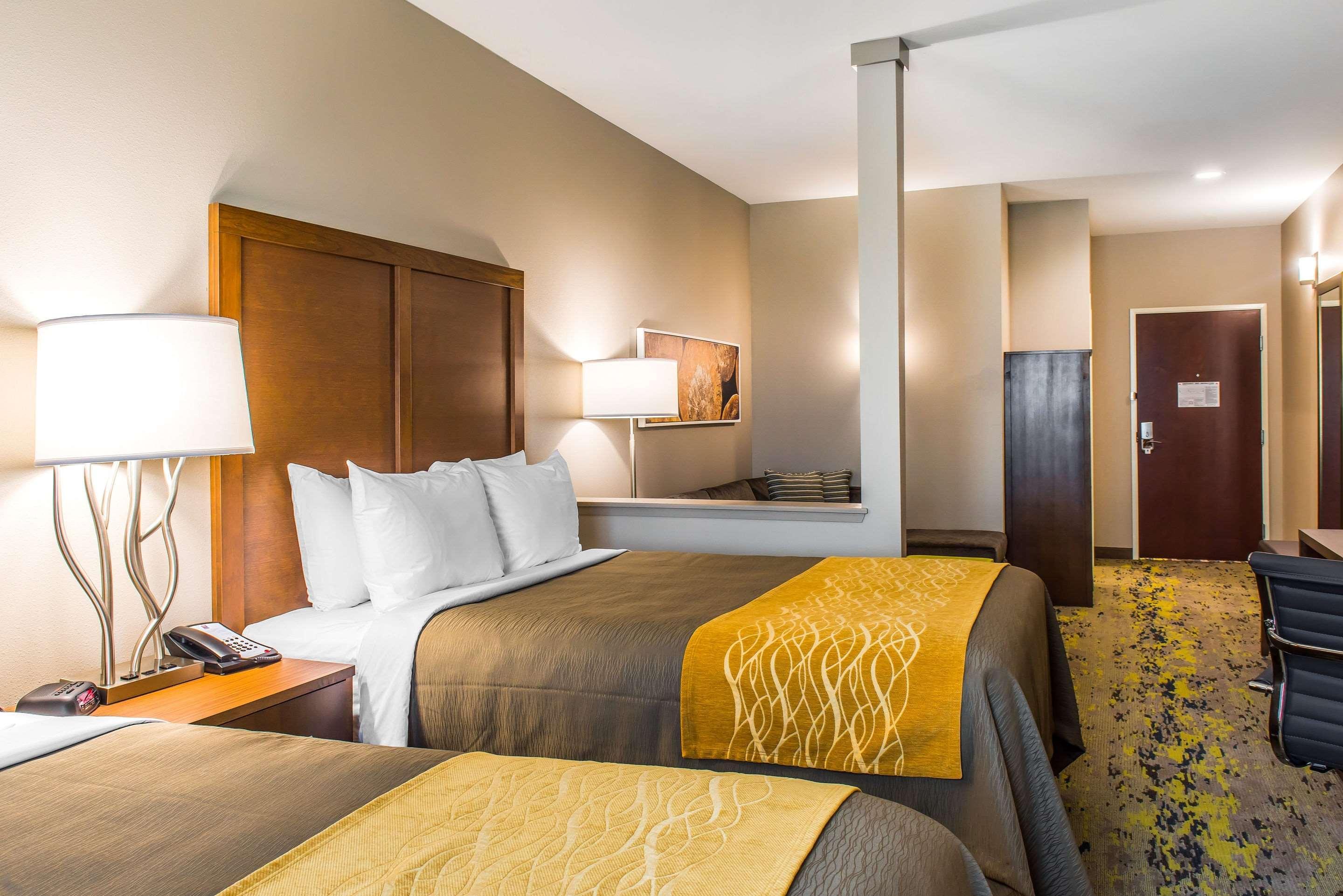 Comfort Inn & Suites Valdosta Bagian luar foto