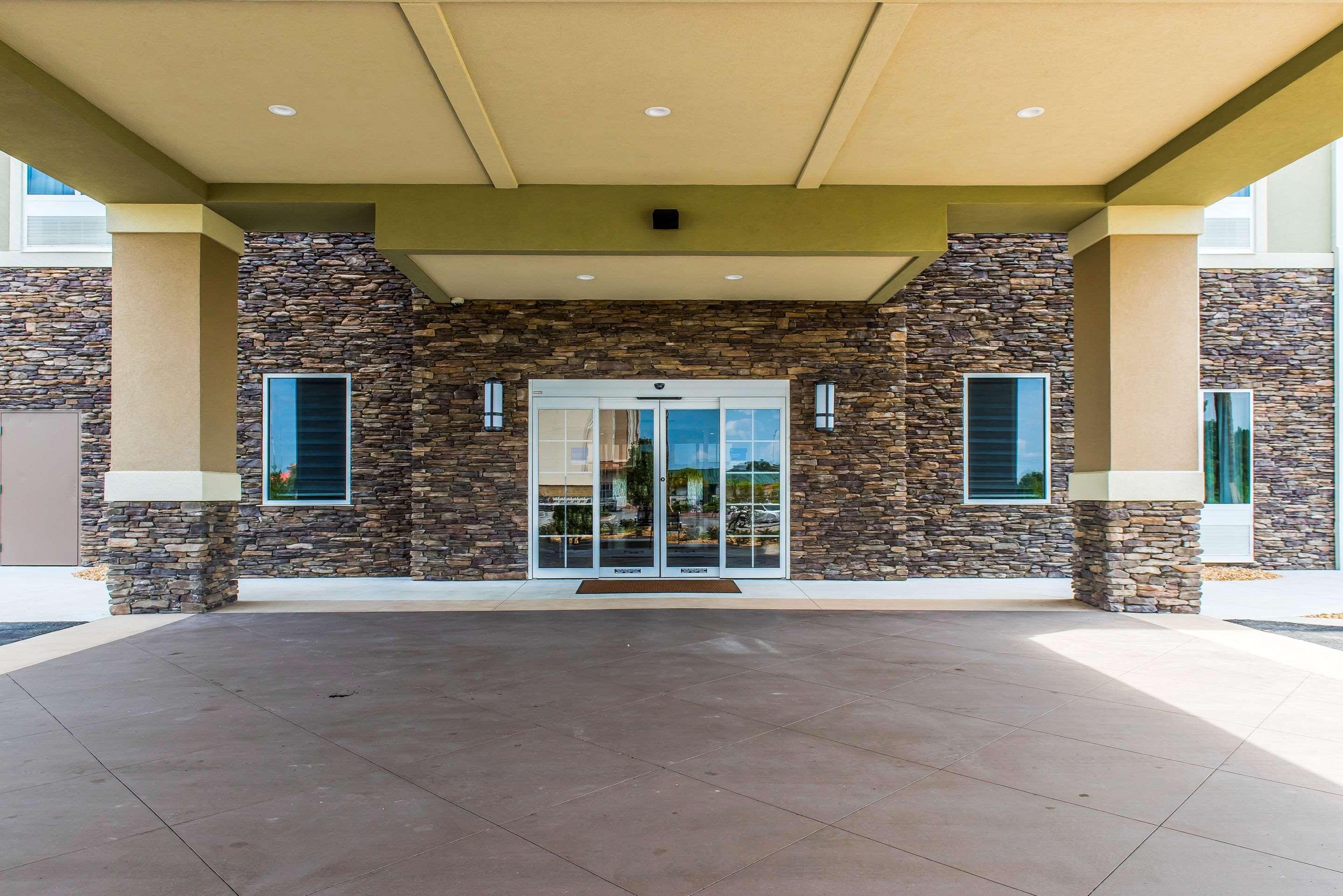 Comfort Inn & Suites Valdosta Bagian luar foto