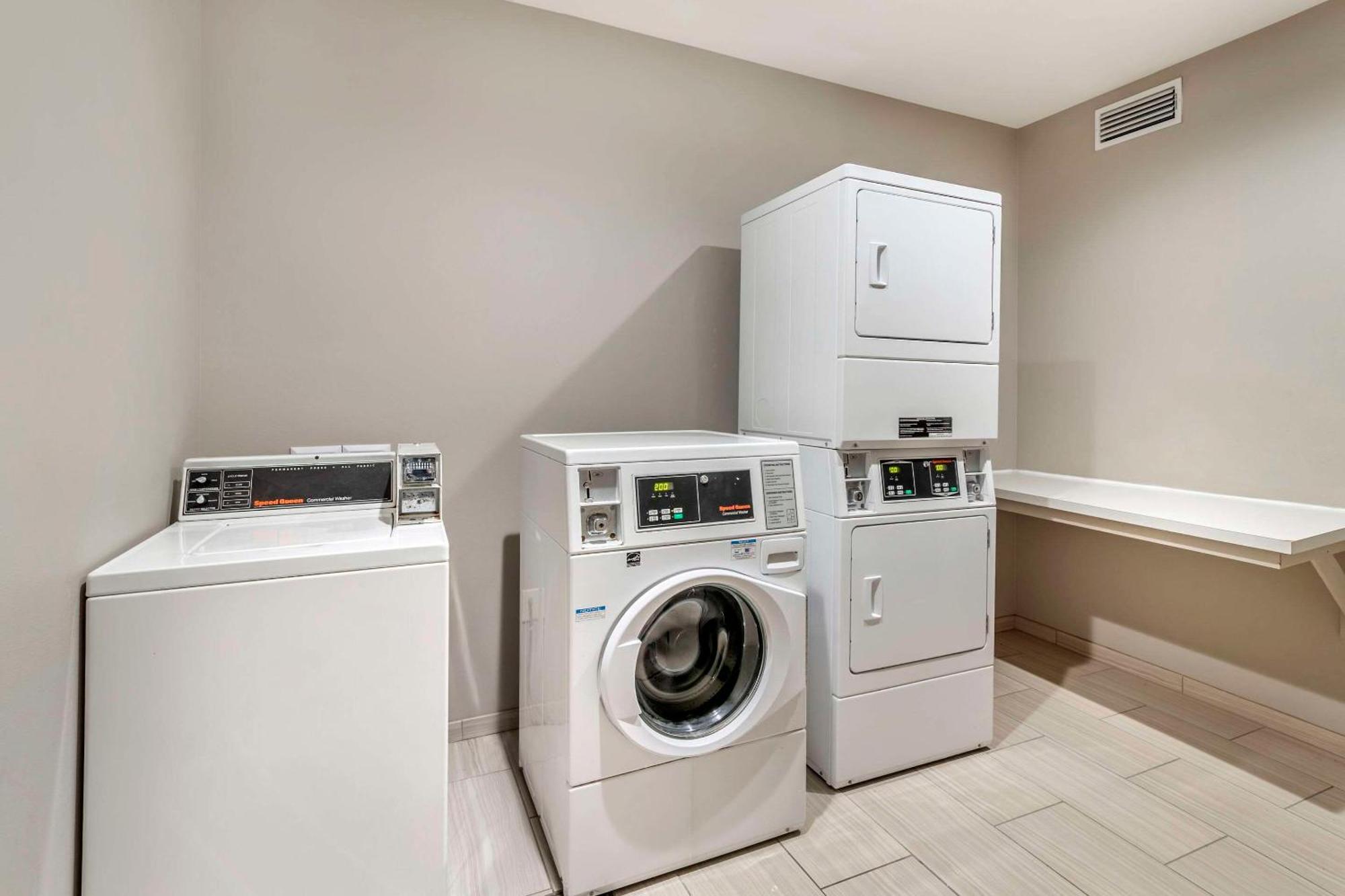 Comfort Inn & Suites Valdosta Bagian luar foto