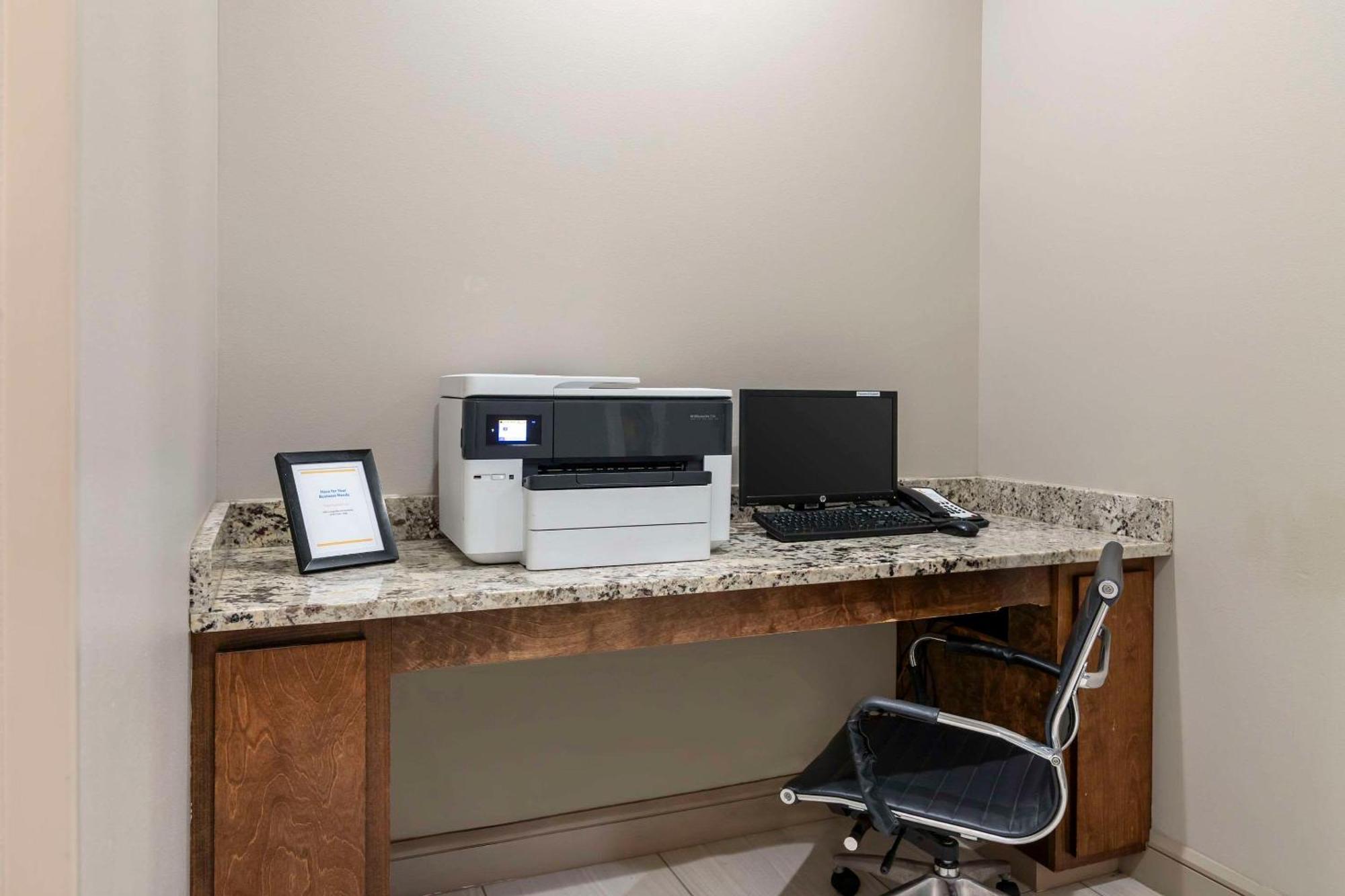 Comfort Inn & Suites Valdosta Bagian luar foto