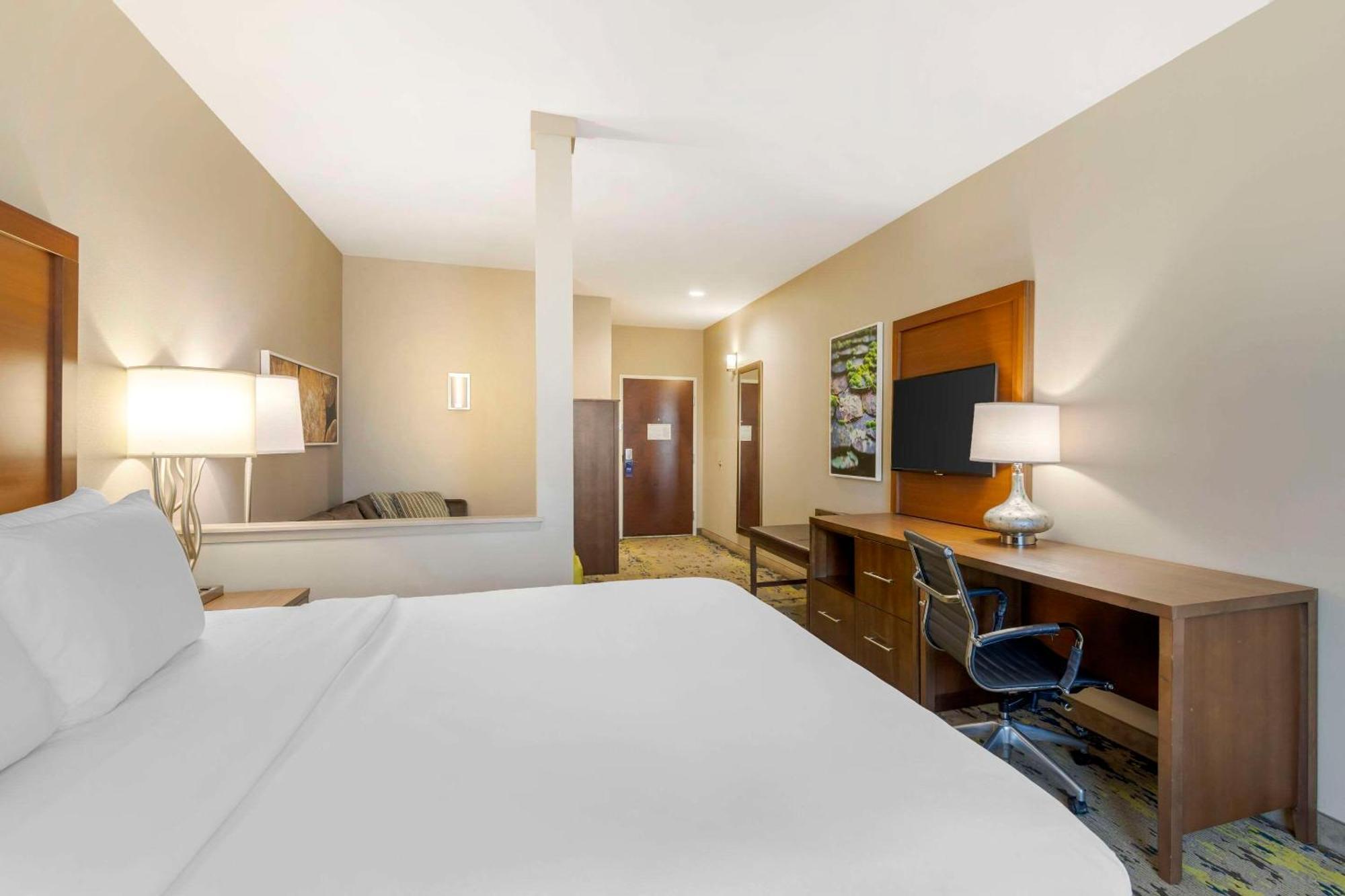 Comfort Inn & Suites Valdosta Bagian luar foto