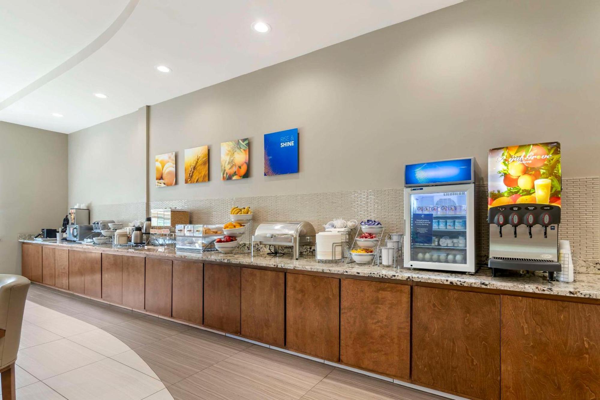Comfort Inn & Suites Valdosta Bagian luar foto
