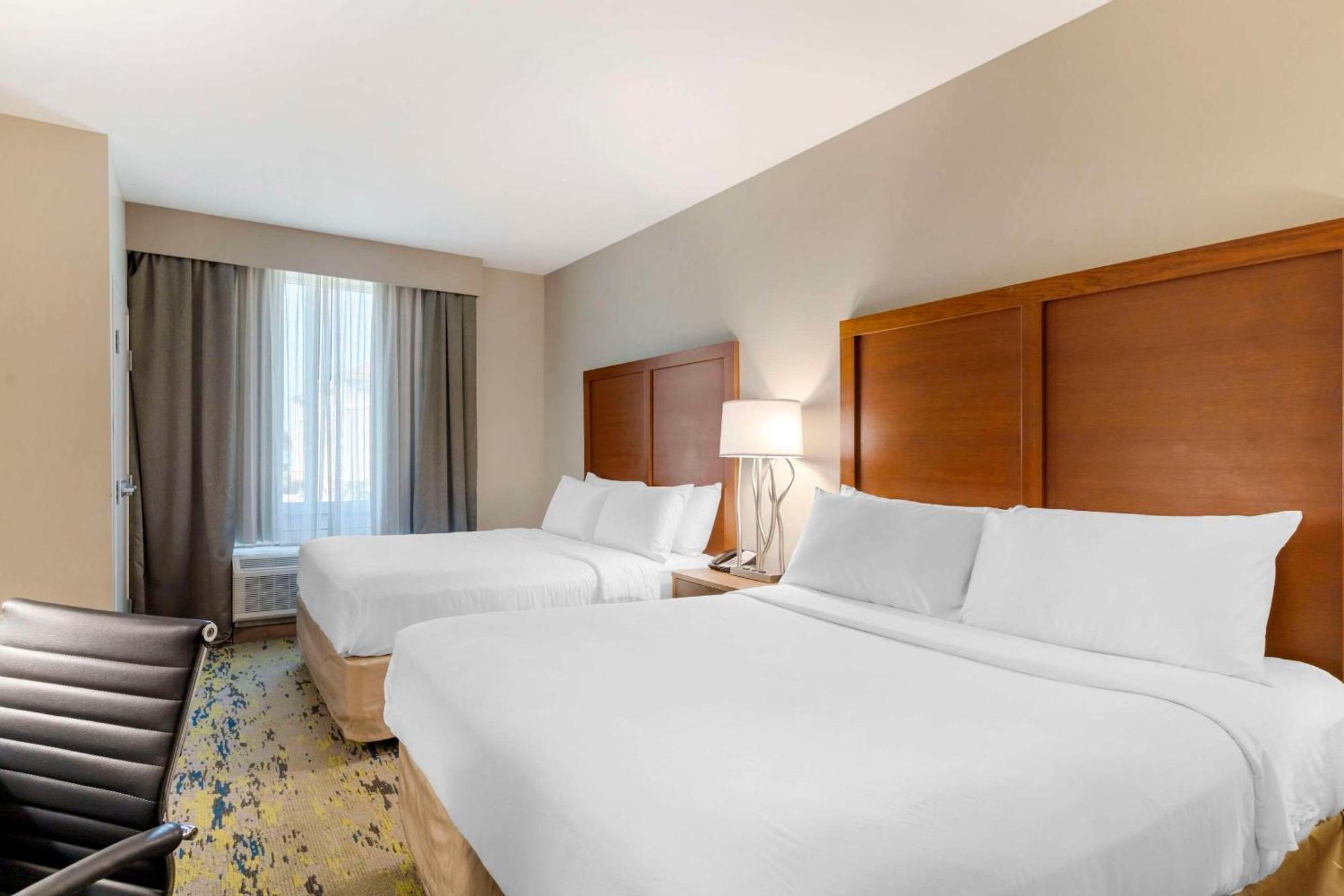 Comfort Inn & Suites Valdosta Bagian luar foto