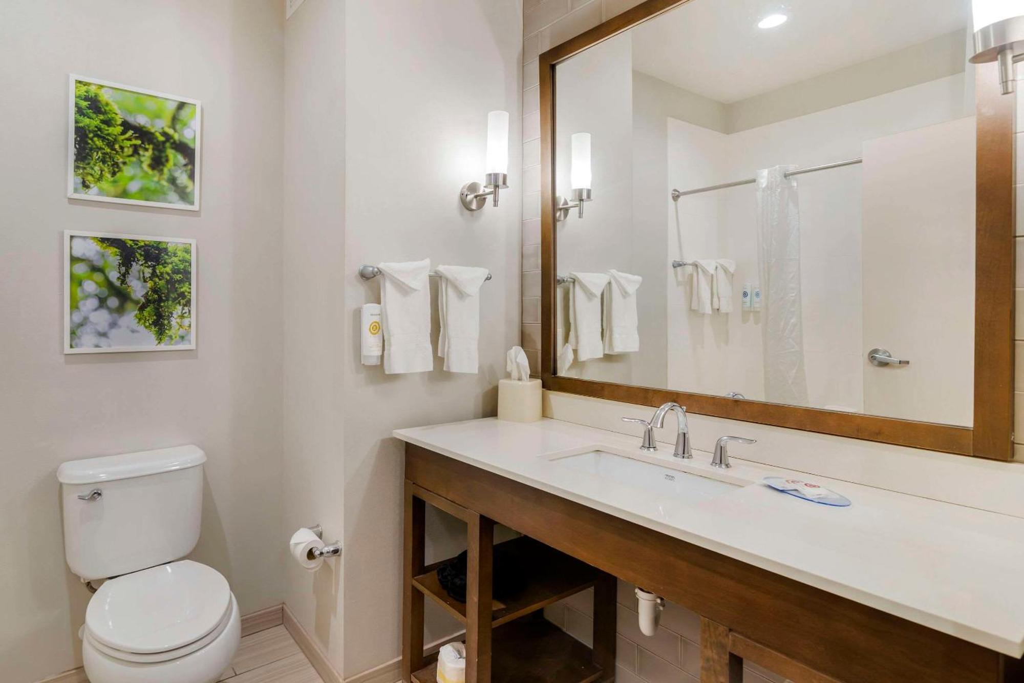 Comfort Inn & Suites Valdosta Bagian luar foto