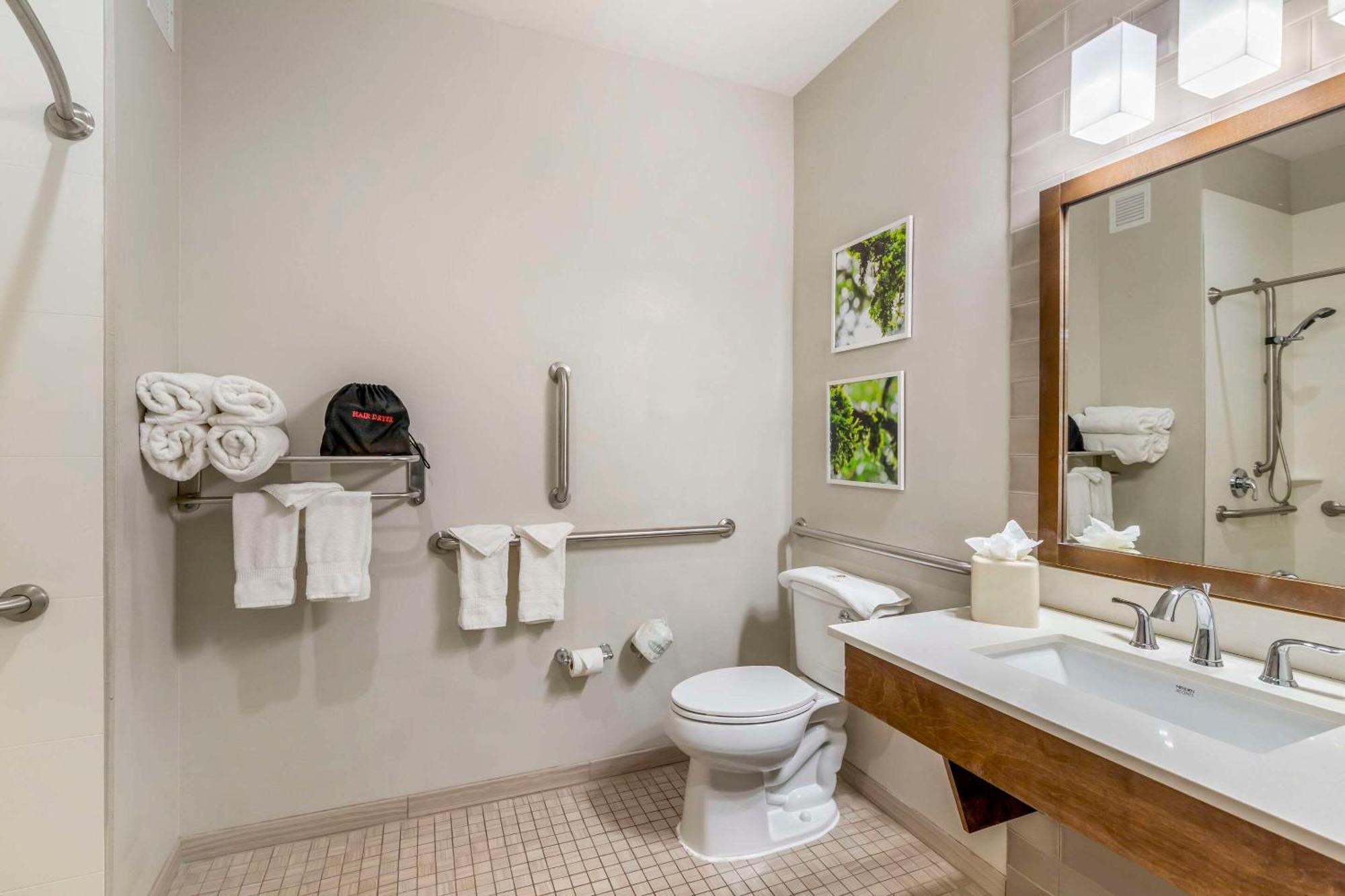 Comfort Inn & Suites Valdosta Bagian luar foto
