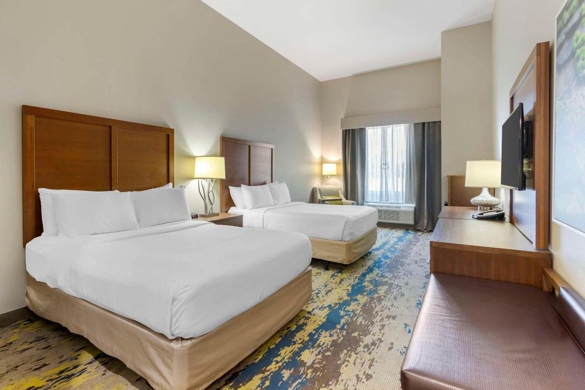 Comfort Inn & Suites Valdosta Bagian luar foto